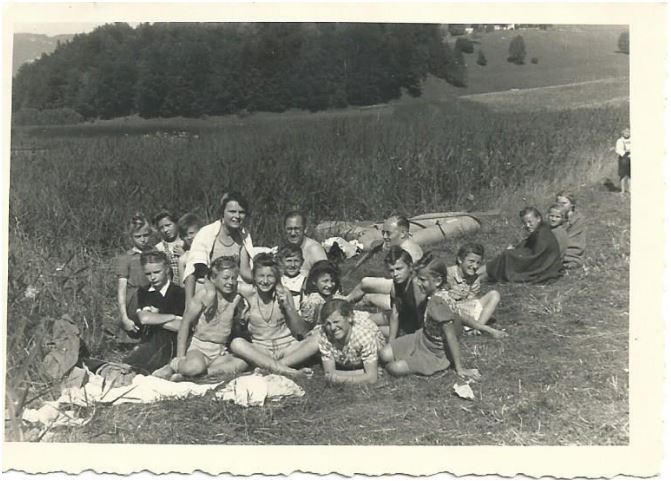 Goldacher Gruppe an einem See Goldacher Gruppe an einem See